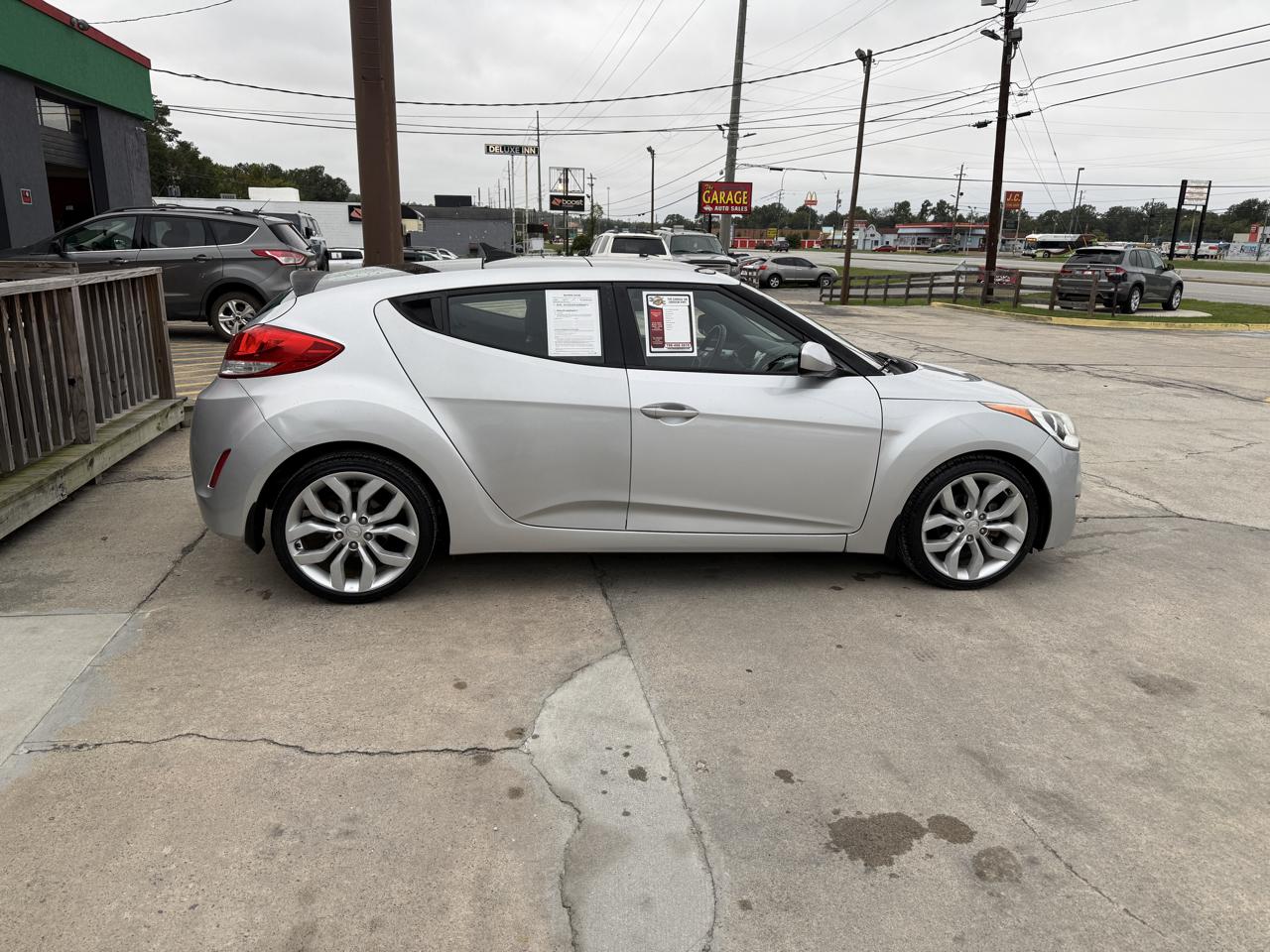 Hyundai Veloster Base 2013
