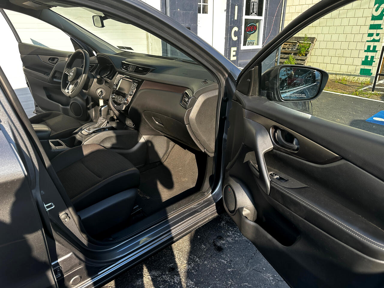 Nissan Rogue Sport S 2020