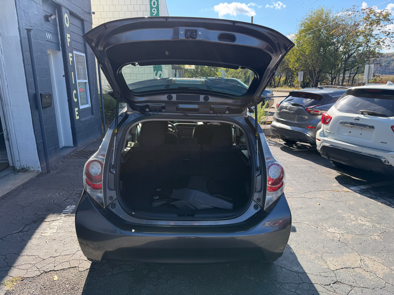 Toyota Prius c Three 2012
