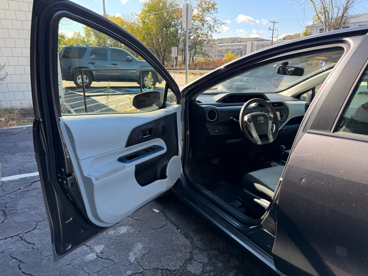 Toyota Prius c Three 2012