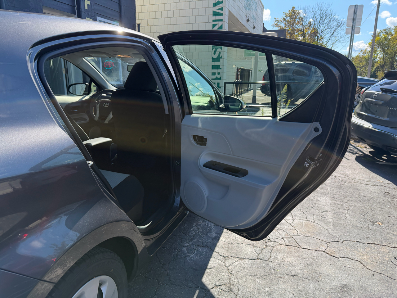 Toyota Prius c Three 2012