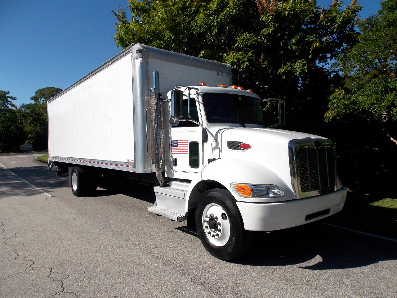 2018 Peterbilt 330 conventional