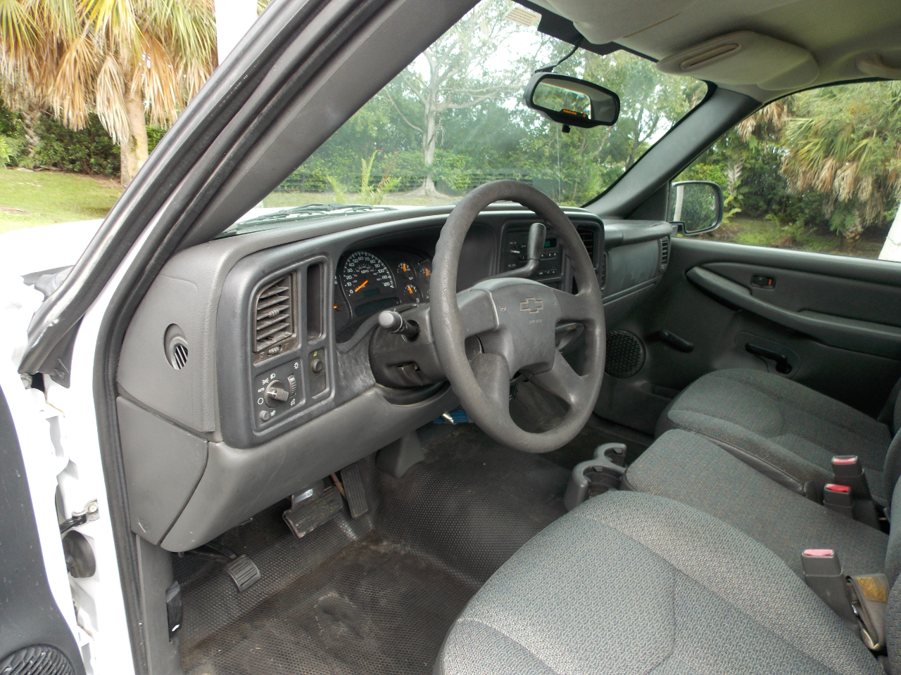 2005 Chevrolet Silverado 1500 Work Truck photo 2