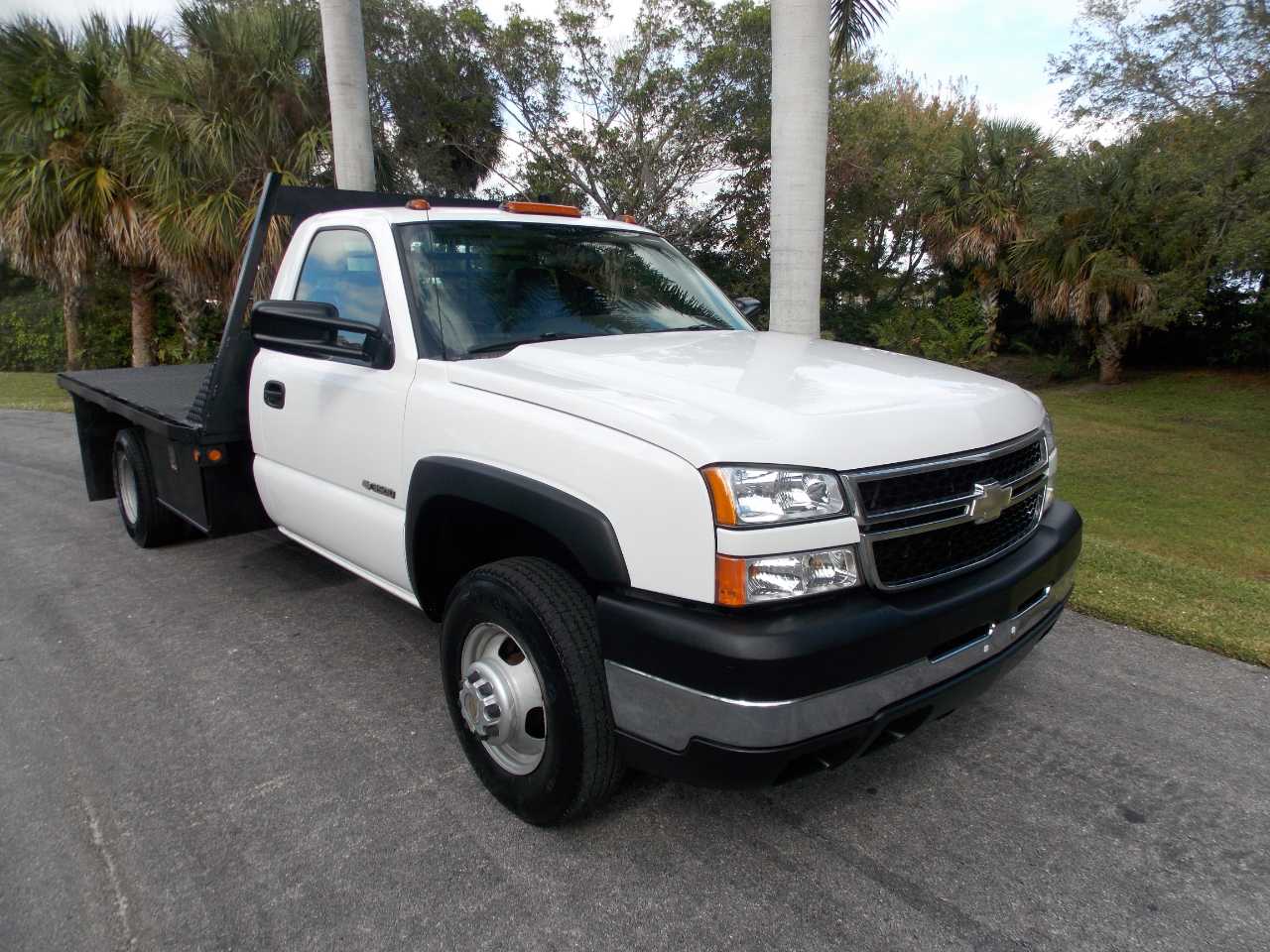 2006 Chevrolet Silverado 3500 Reg Cab 161.5" WB, 84.9" CA 2WD WT