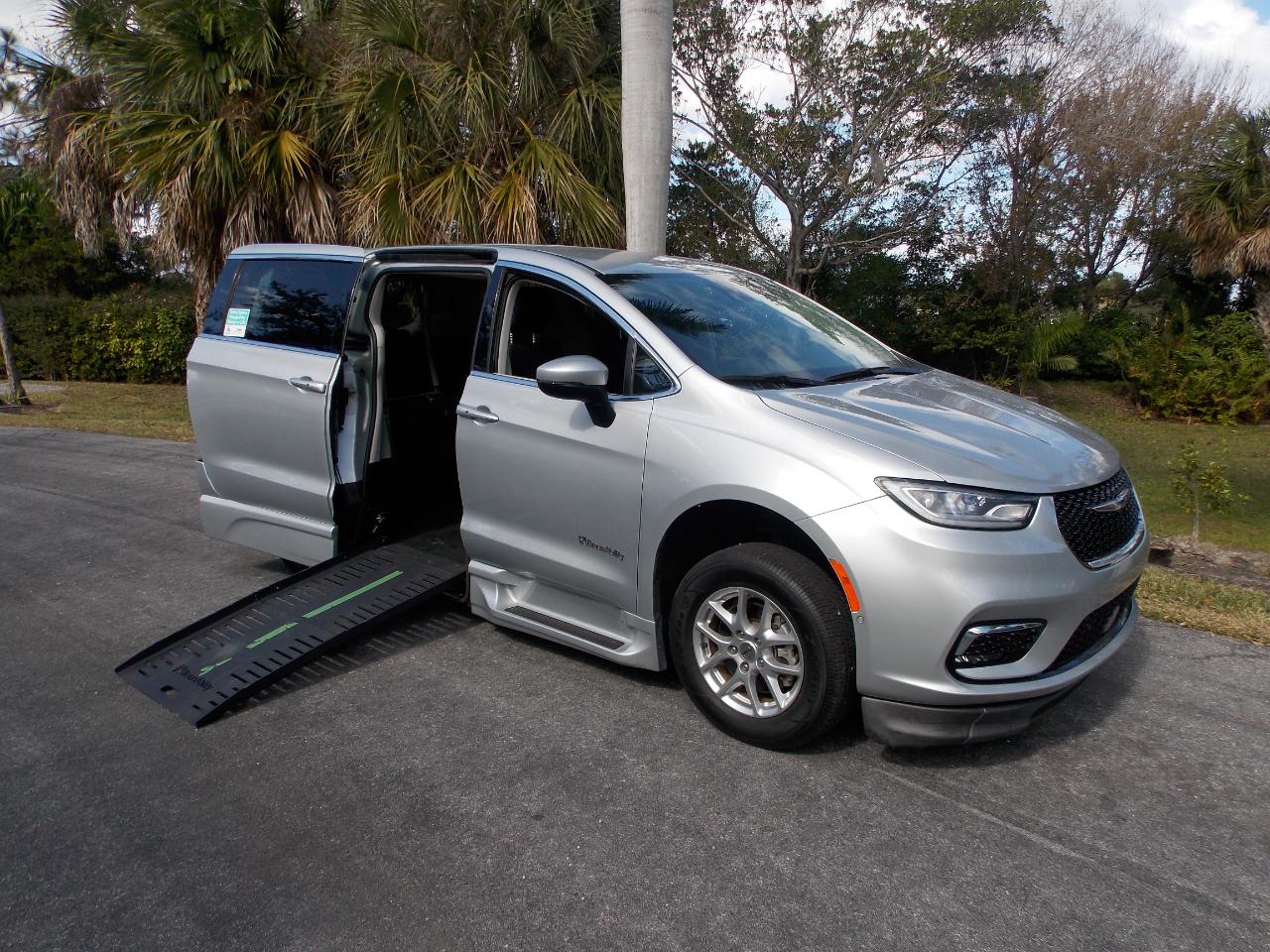 2023 Chrysler Pacifica Touring L FWD