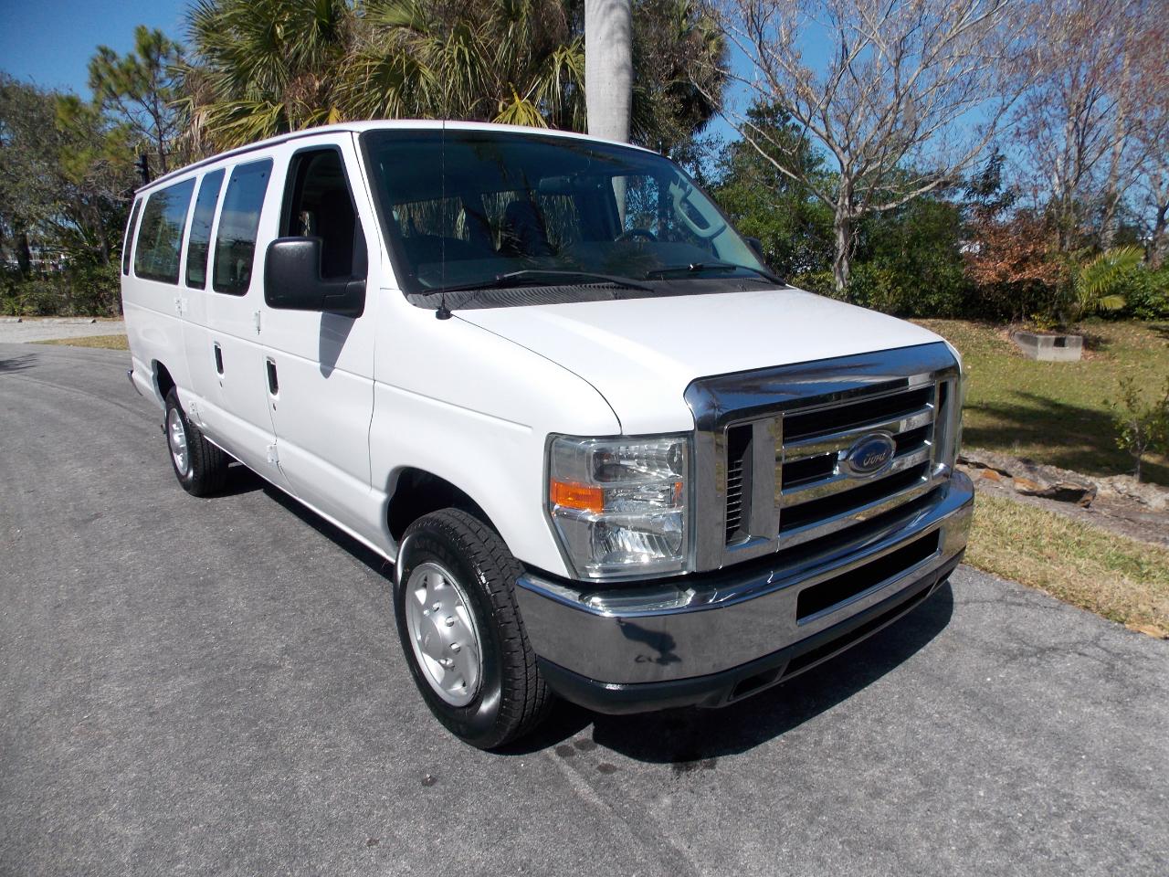 2013 Ford Econoline Wagon E-350 Super Duty Ext XLT