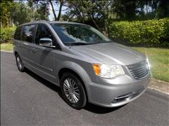 2013 Chrysler Town & Country 