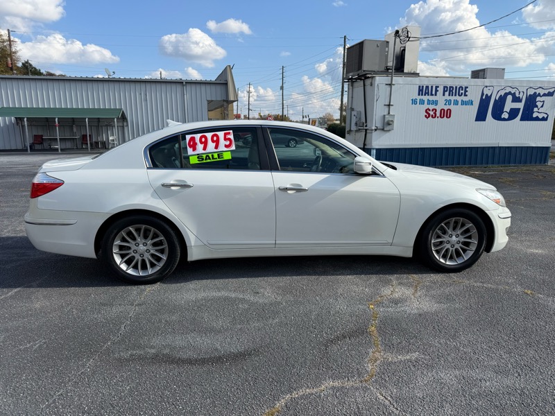 Hyundai Genesis  2011