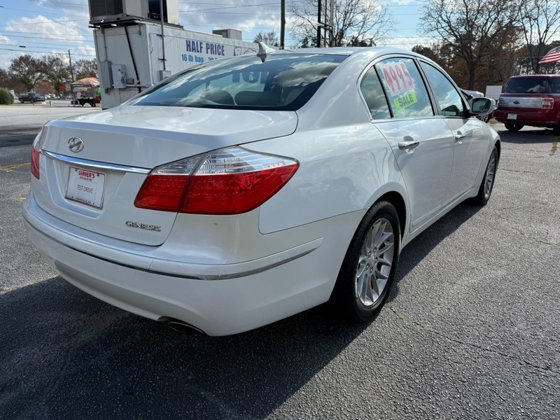 Hyundai Genesis  2011