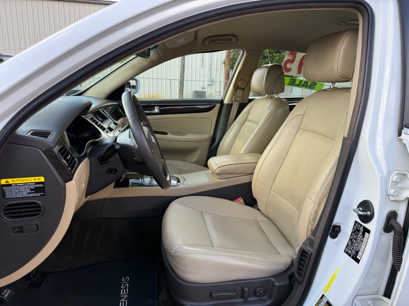 Hyundai Genesis  2011