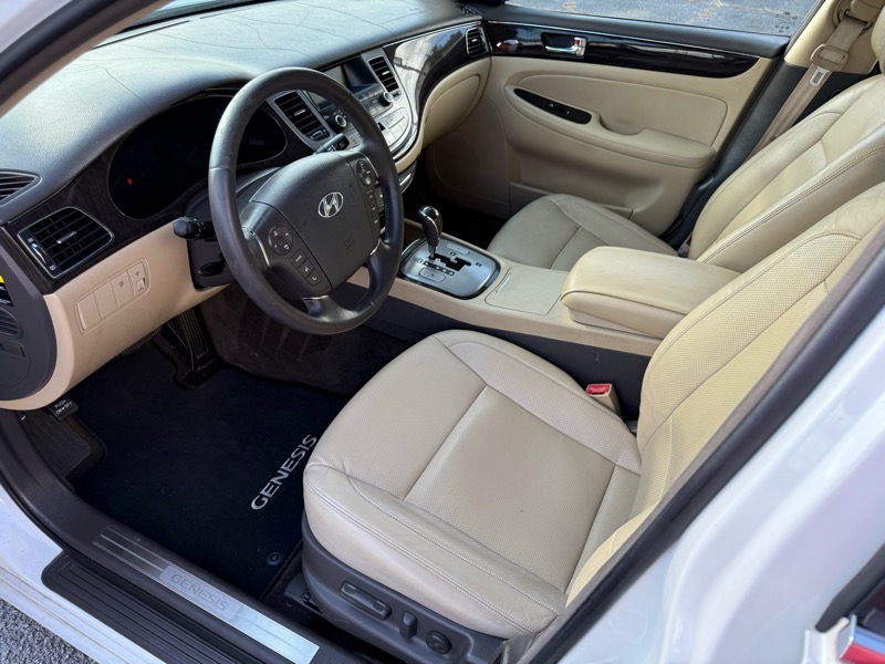 Hyundai Genesis  2011