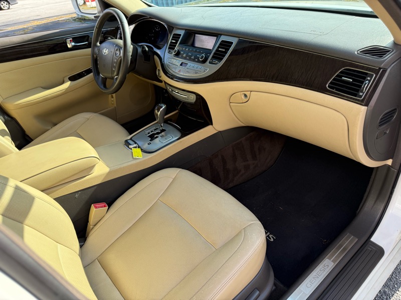 Hyundai Genesis  2011