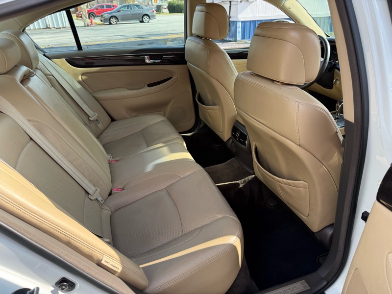 Hyundai Genesis  2011