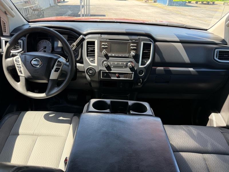 Nissan Titan  2017
