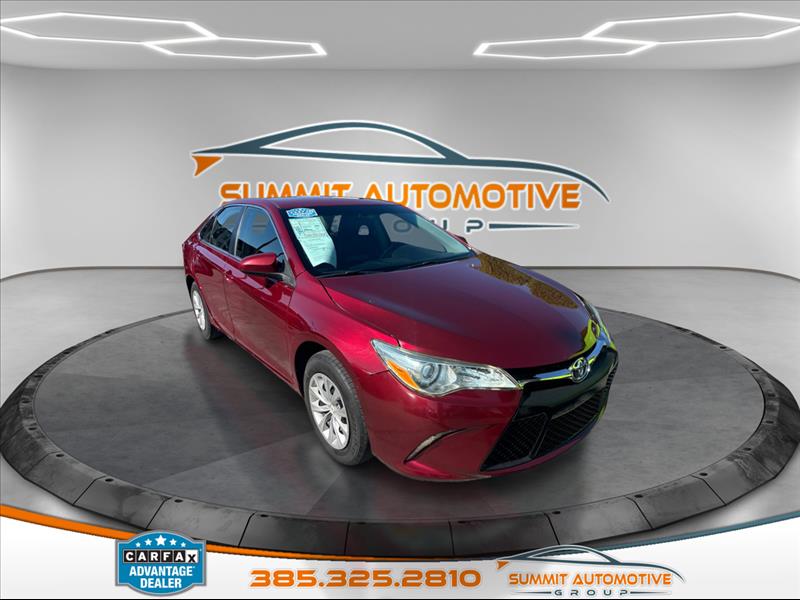 2015 Toyota Camry SE's photo