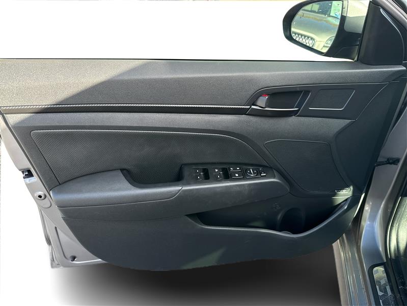 Hyundai Elantra  2020