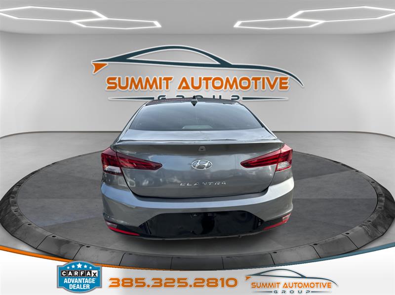 Hyundai Elantra  2020