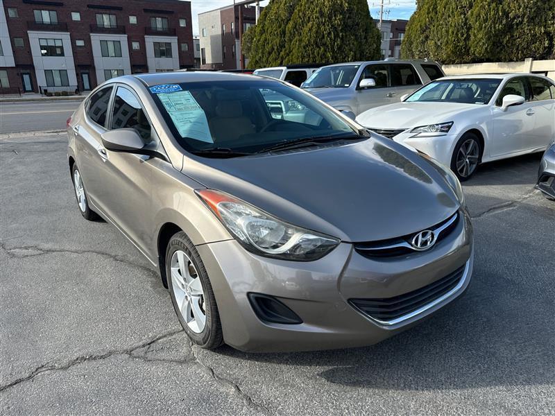 Hyundai Elantra  2013