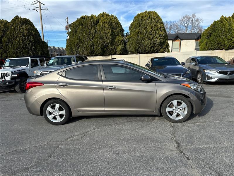 Hyundai Elantra  2013