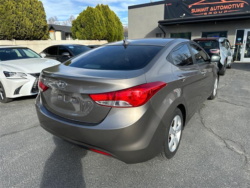 Hyundai Elantra  2013