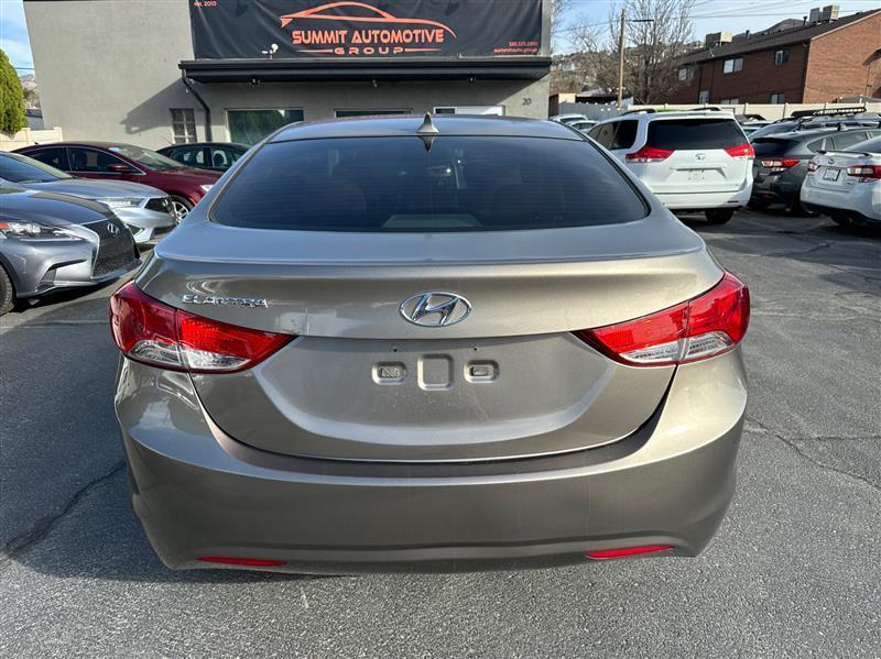 Hyundai Elantra  2013