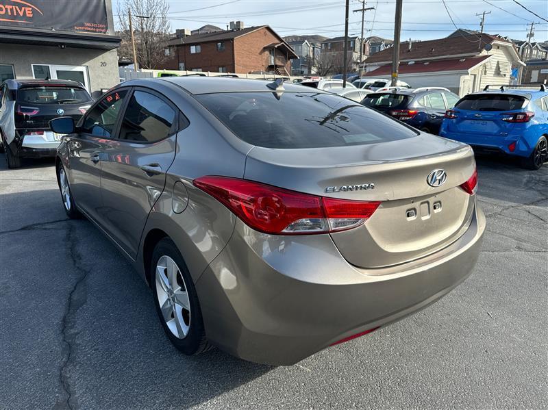 Hyundai Elantra  2013