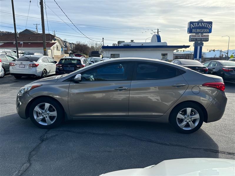 Hyundai Elantra  2013