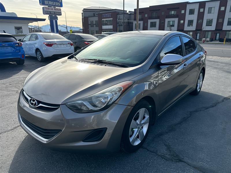 Hyundai Elantra  2013