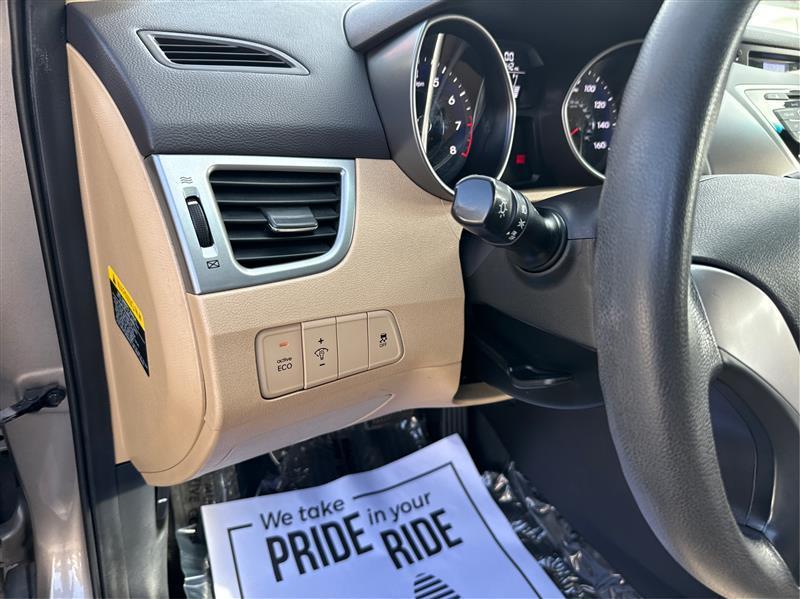 Hyundai Elantra  2013