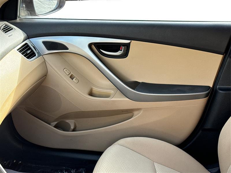 Hyundai Elantra  2013