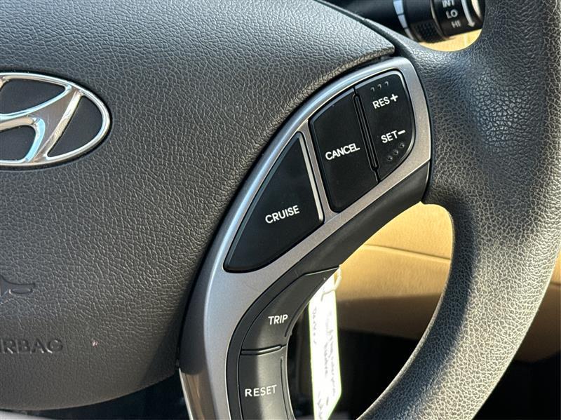 Hyundai Elantra  2013
