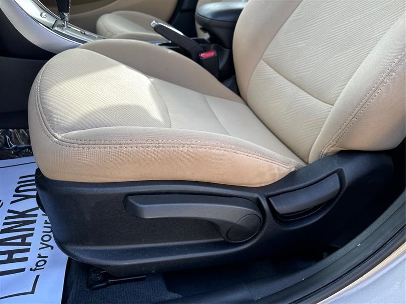 Hyundai Elantra  2013