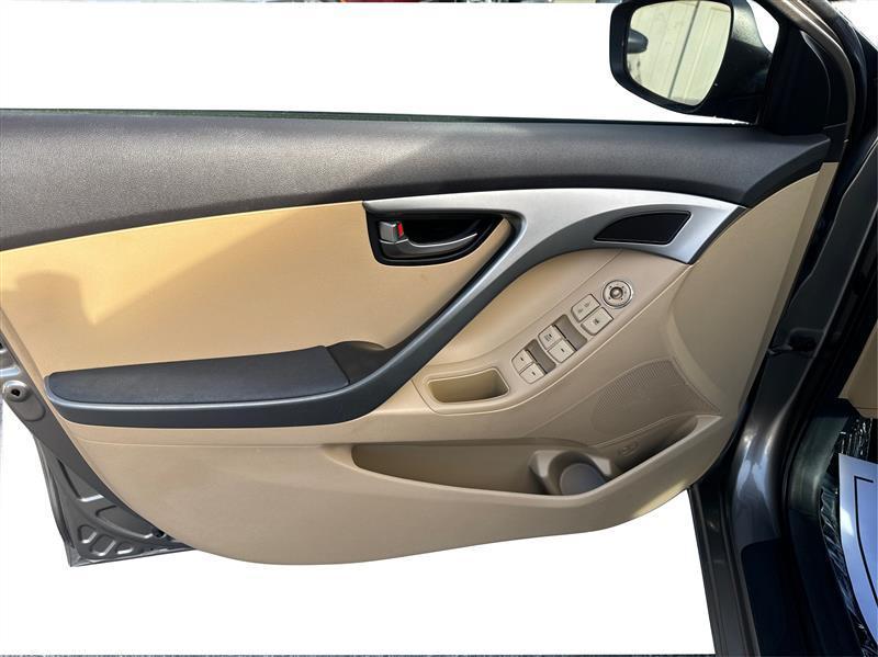 Hyundai Elantra  2013