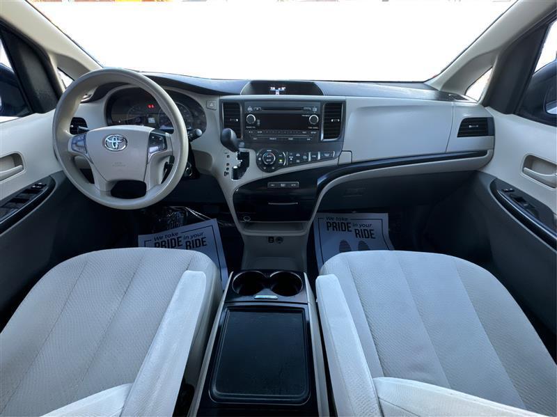 Toyota Sienna  2014