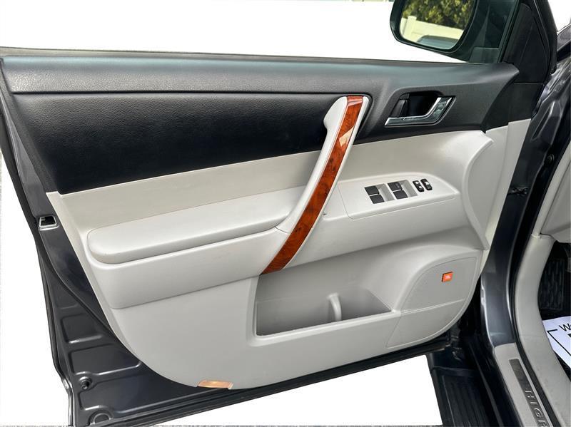 Toyota Highlander  2012