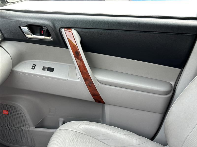 Toyota Highlander  2012