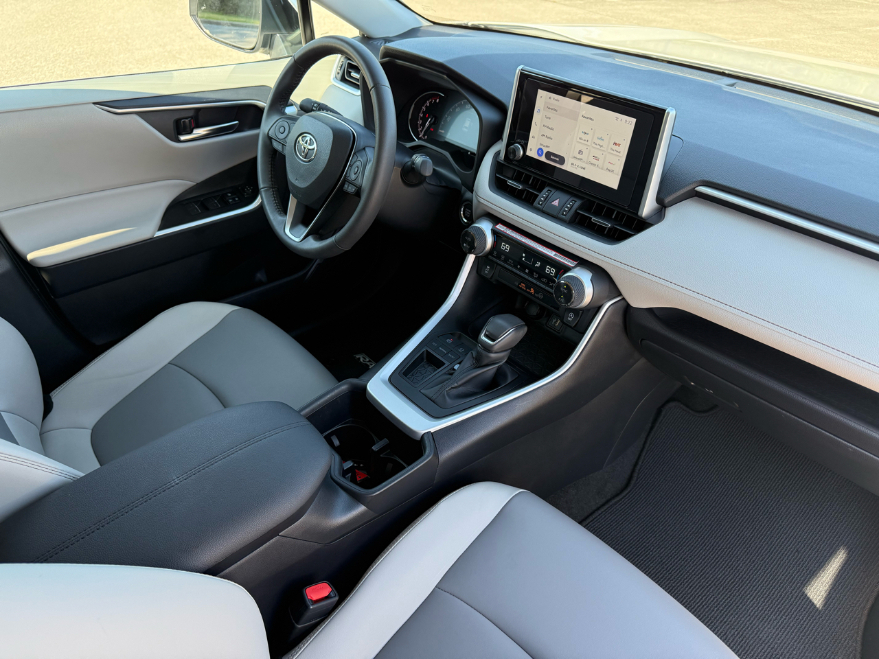 Toyota RAV4 XLE Premium 2025