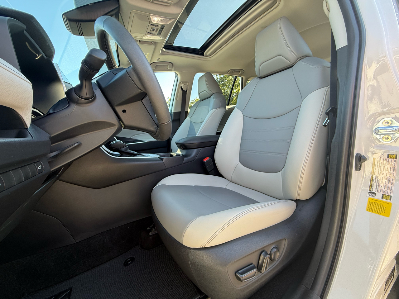 Toyota RAV4 XLE Premium 2025