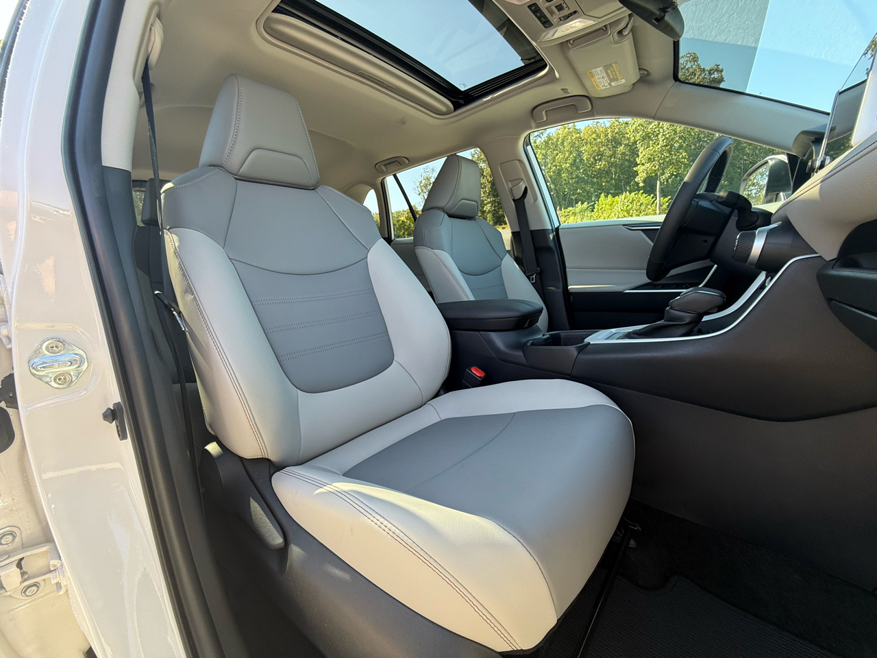 Toyota RAV4 XLE Premium 2025