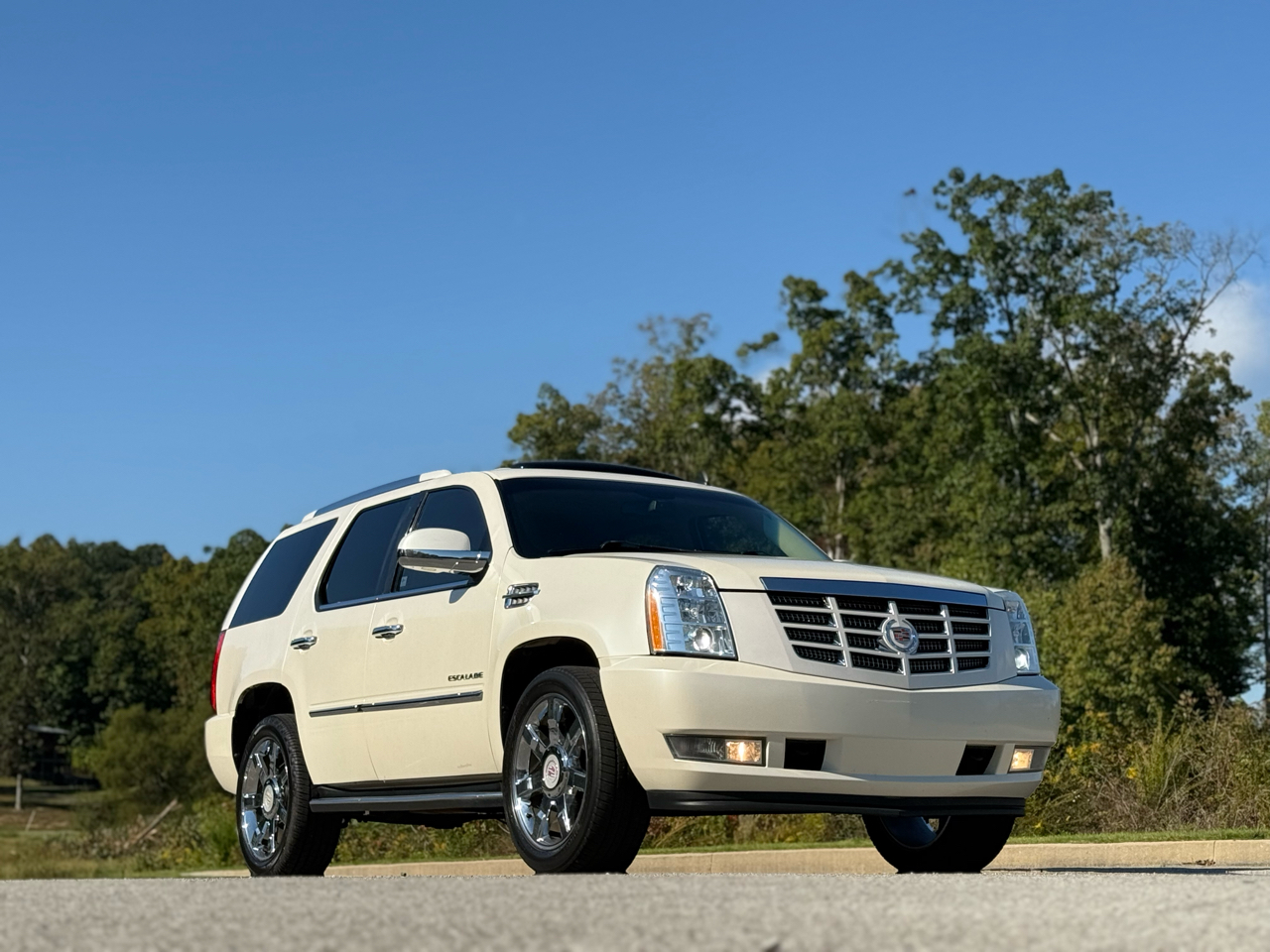 2011 Cadillac Escalade AWD Luxury