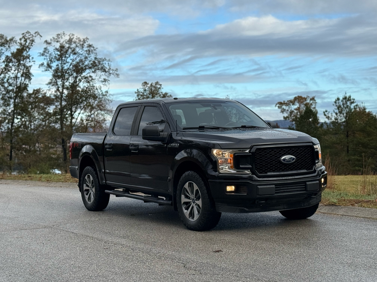 Ford F-150 4WD SuperCrew 145" STX 2019