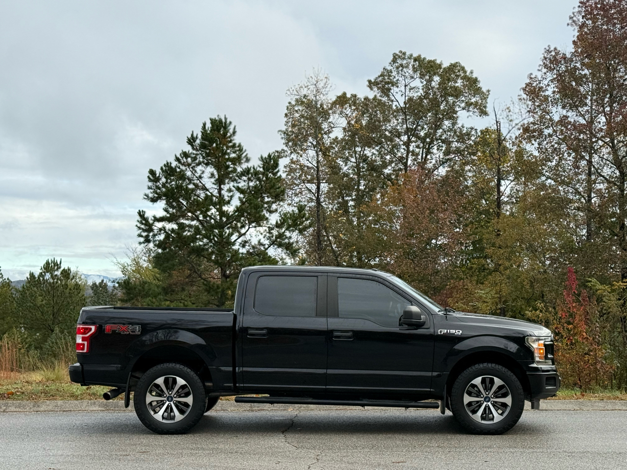 Ford F-150 4WD SuperCrew 145" STX 2019