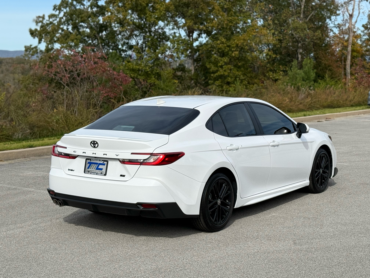Toyota Camry Hybrid SE 2025