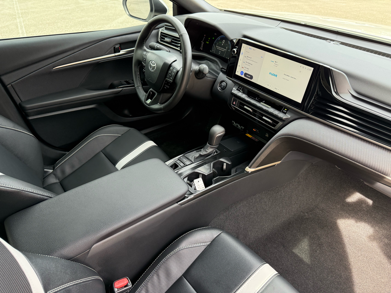 Toyota Camry Hybrid SE 2025