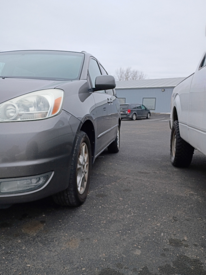 Toyota Sienna XLE AWD 2004