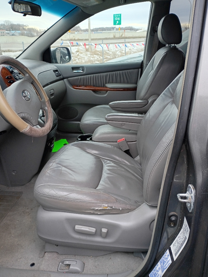 Toyota Sienna XLE AWD 2004
