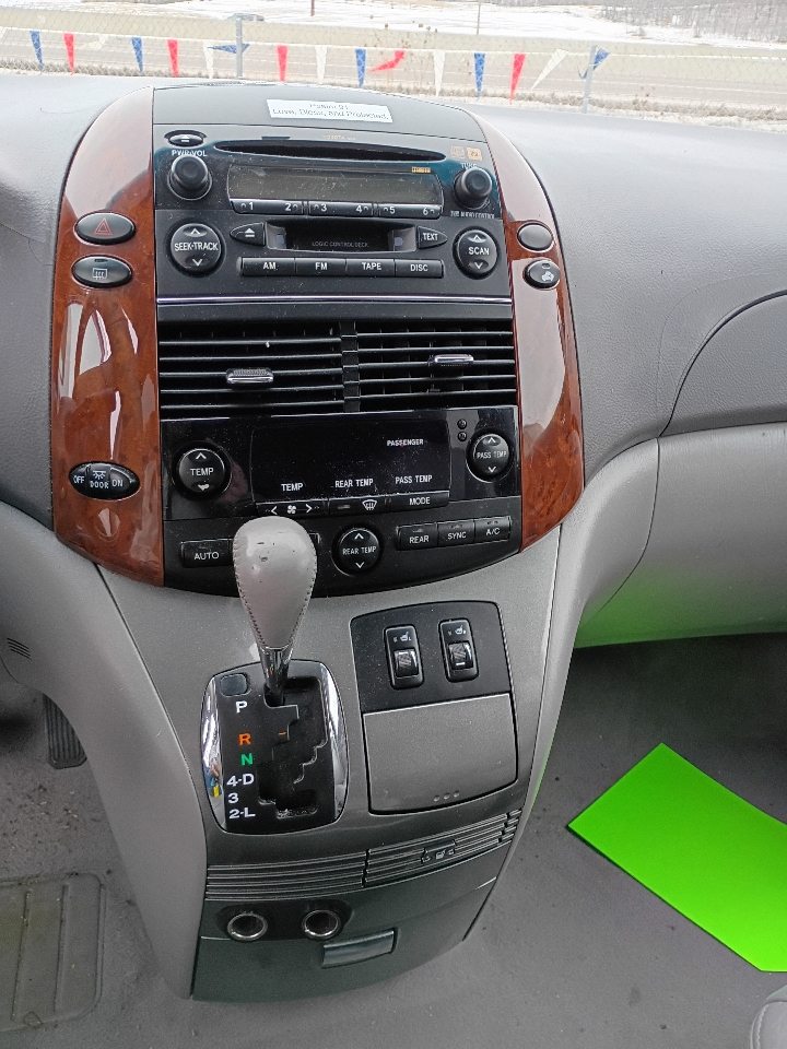 Toyota Sienna XLE AWD 2004