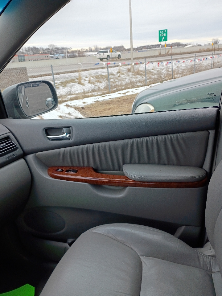 Toyota Sienna XLE AWD 2004