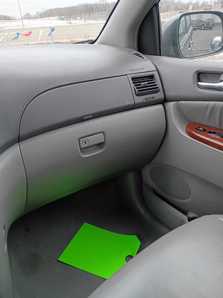 Toyota Sienna XLE AWD 2004