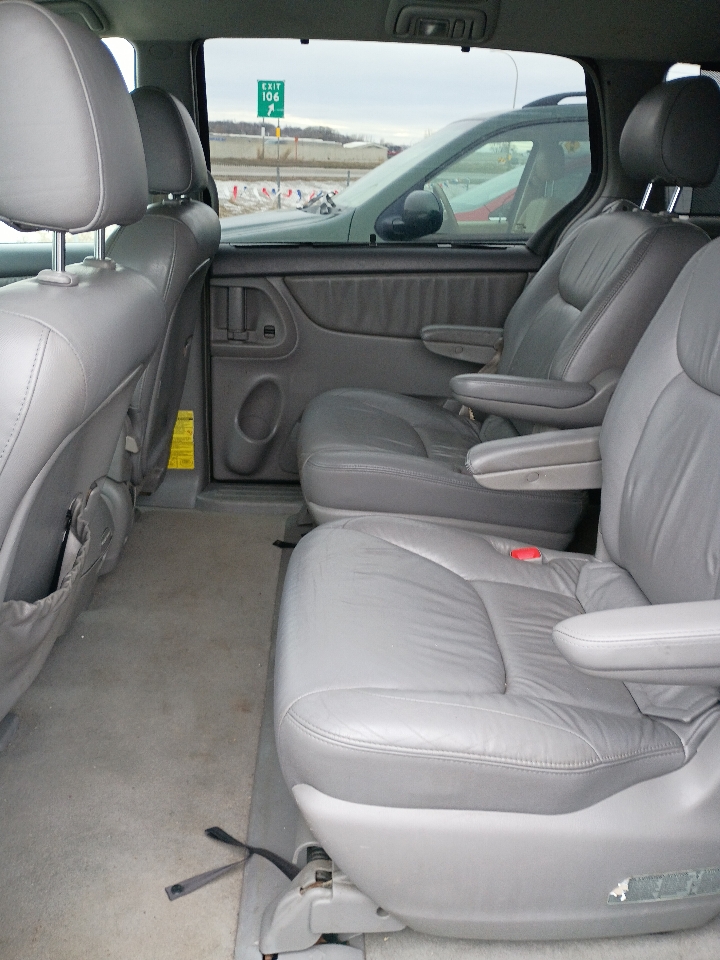 Toyota Sienna XLE AWD 2004